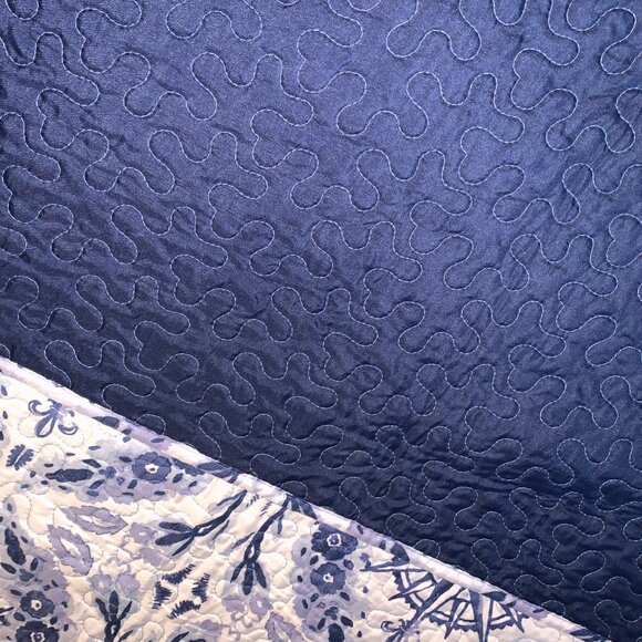 Reversible Blue / White Nautical Rose Queen Comforter / Quilt + 2 Standard Shams - Picture 3 of 3